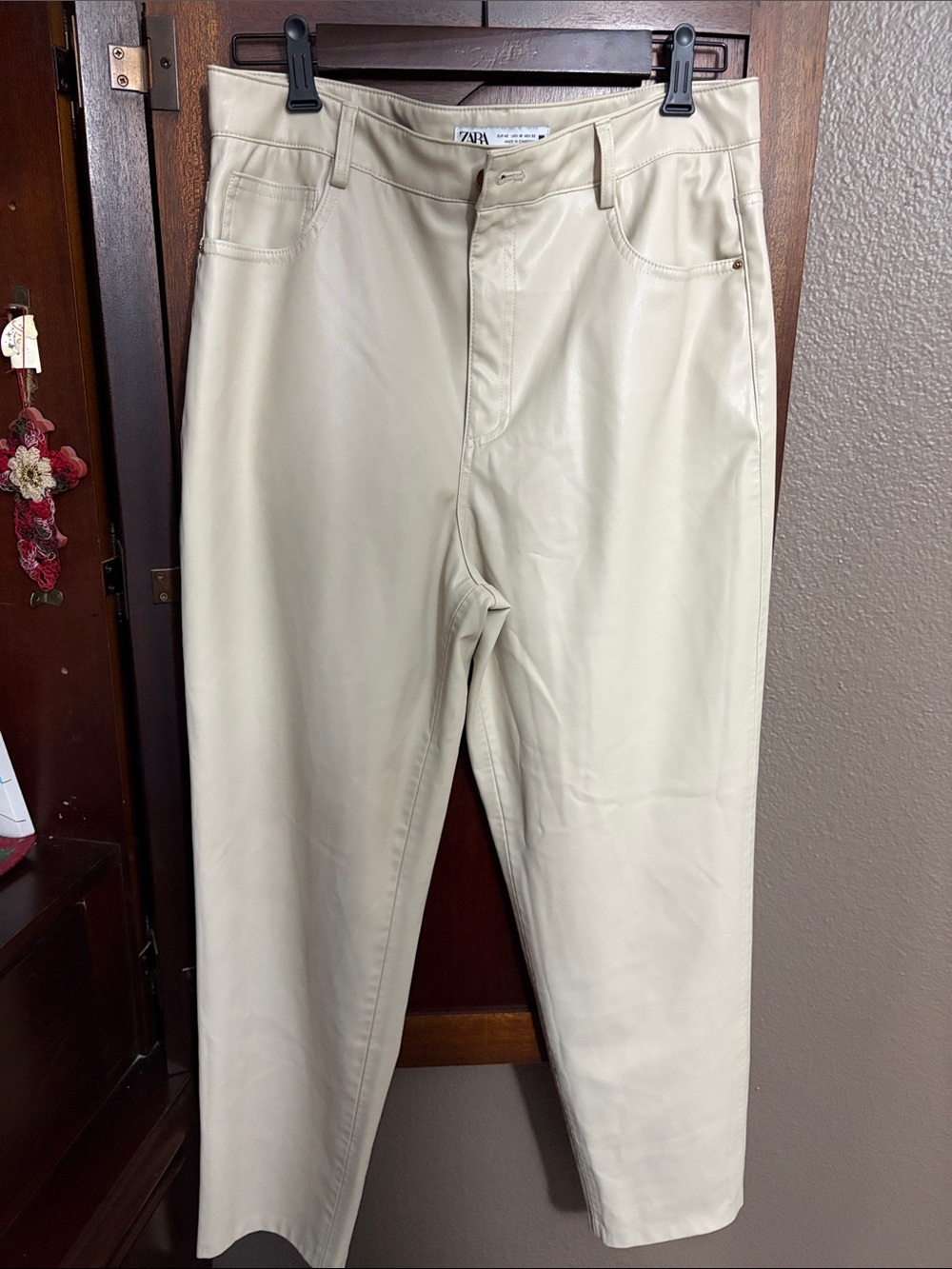 Zara Women’s Trouser Beige faux leather